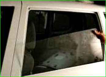 Niva Chevrolet артқы есігінің жылжымалы әйнегін ауыстыру