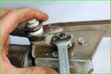 Замена и ремонт стеклоочистителя Нива Шевролет