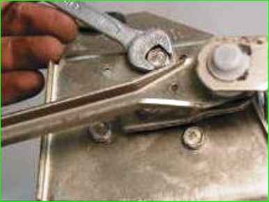 Замена и ремонт стеклоочистителя Нива Шевролет