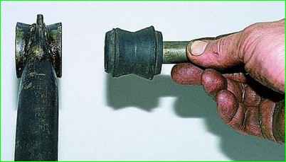 Снятие нижней продольной штанги