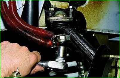 Заміна верхнього шарового шарніра Нива Шевролет