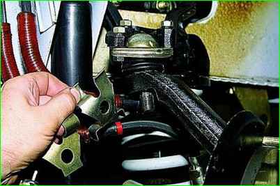 Заміна верхнього шарового шарніра Нива Шевролет