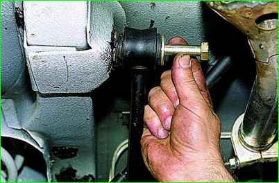 Снятие верхней продольной штанги  