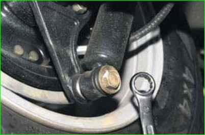 Ersetzen des Stoßdämpfers der Hinterradaufhängung