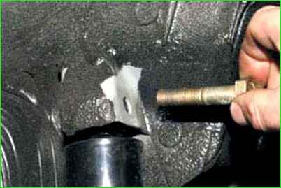 Ersetzen des Stoßdämpfers der Hinterradaufhängung