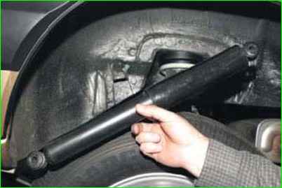 Ersetzen des Stoßdämpfers der Hinterradaufhängung