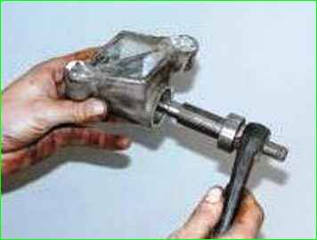 Разборка, дефектовка и сборка маятникового рычага