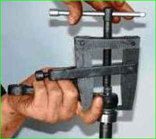 Разборка, дефектовка и сборка маятникового рычага