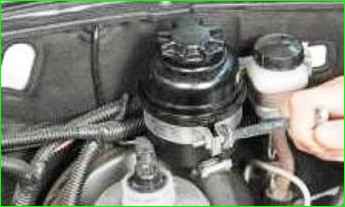 Replacing the hydraulic fluid of the Niva Chevrolet