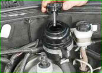 Replacing the hydraulic fluid of the Niva Chevrolet