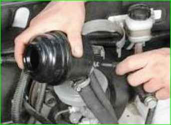 Replacing the hydraulic fluid of the Niva Chevrolet