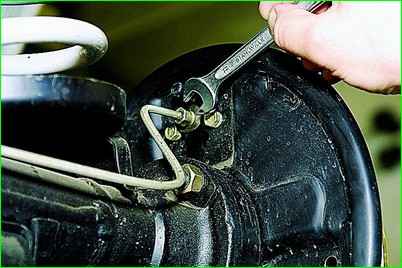 Austausch des Hinterradbremszylinders