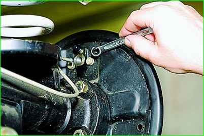 Austausch des Hinterradbremszylinders