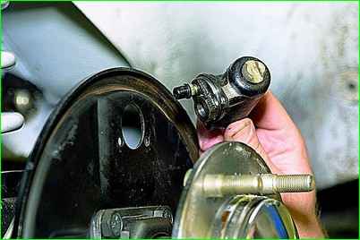 Austausch des Hinterradbremszylinders