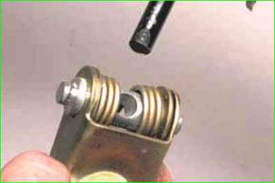 Тежегіш қысым реттегіші мен оның жетекін ауыстыру