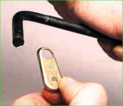 Тежегіш қысым реттегішін және оның жетекін ауыстыру