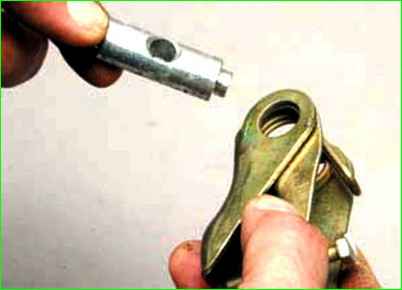 Тежегіш қысым реттегішін және оның жетекін ауыстыру