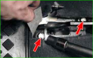 Замена рычага и переднего троса стояночного тормоза