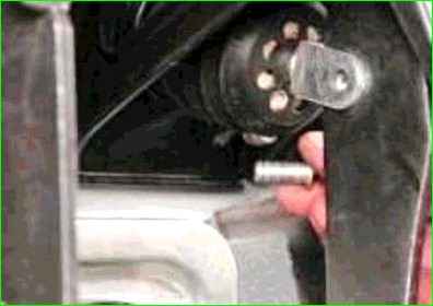 Снятие и установка вакуумного усилителя