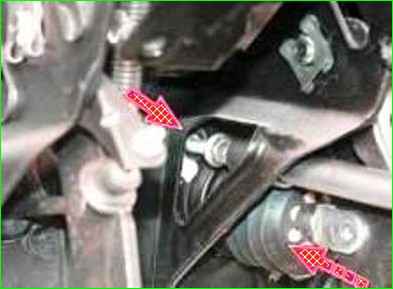 Снятие и установка вакуумного усилителя