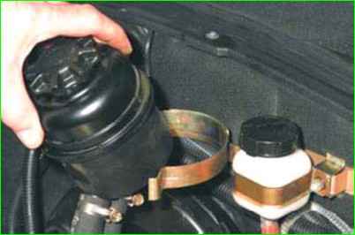 Снятие и установка вакуумного усилителя