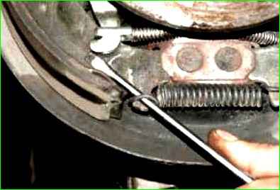 Bremsbeläge hinten ersetzen