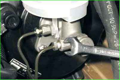 Негізгі тежеу ​​цилиндрін ауыстыру