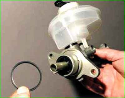 Негізгі тежеу ​​цилиндрін ауыстыру