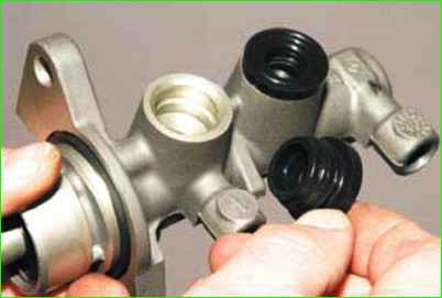 Негізгі тежеу ​​цилиндрін ауыстыру