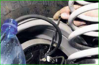 Замена тормозной жидкости Нива Шевролет