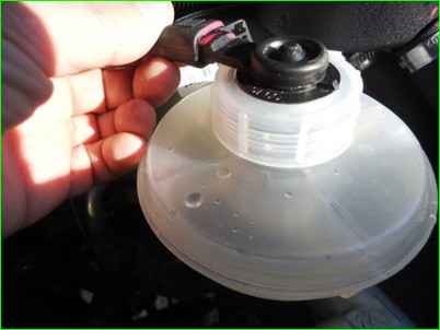 Снятие и установка вакуумного усилителя