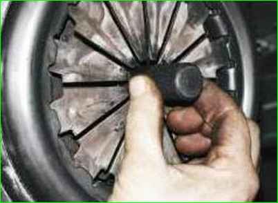 Как заменить сцепление Нива Шевролет