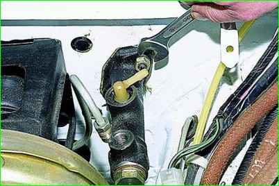 How to replace the clutch cylinders of the Niva Chevrolet