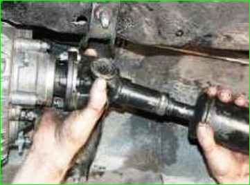 Автомобильдегі кардандық беріліс қорабының жұмысқа жарамдылығын тексеру