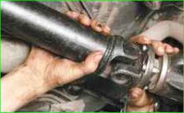 Автомобильдегі кардандық беріліс қорабының жұмысқа жарамдылығын тексеру