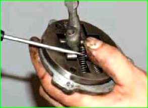 ВАЗ-2123 үшін беріліс механизмін қалай бөлшектеу және жинау керек