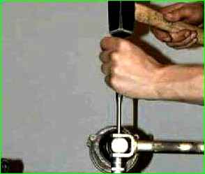 ВАЗ-2123 беріліс механизмін қалай бөлшектеу және жинау керек