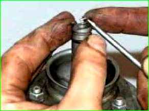 ВАЗ-2123 беріліс механизмін қалай бөлшектеу және жинау керек