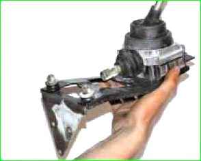 Тісті беріліс таңдау механизмінің жетекін бөлшектеу және құрастыру