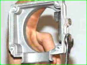 Тісті беріліс таңдау механизмінің жетекін бөлшектеу және құрастыру