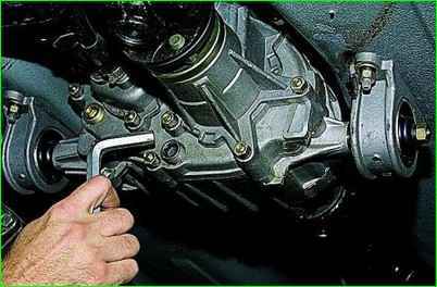 Замена масла в раздатке Нива Шевролет