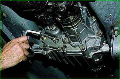 Замена масла в раздатке Нива Шевролет