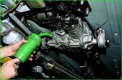 Замена масла в раздатке Нива Шевролет
