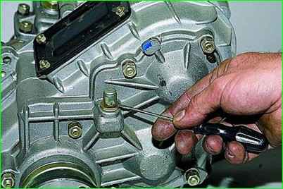 Замена масла в раздатке Нива Шевролет