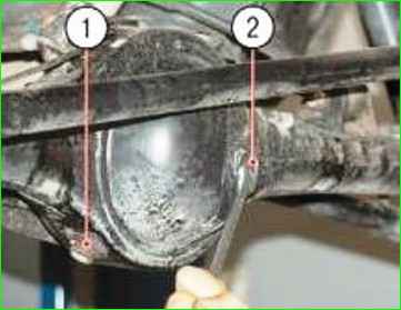 Проверка герметичности уплотнений заднего моста