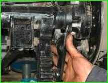 How to remove the axle shaft of a VAZ-2123 car