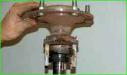 How to remove the axle shaft of a VAZ-2123 car