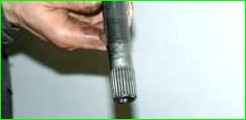 How to remove the axle shaft of a VAZ-2123 car