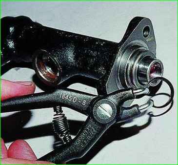 How to replace clutch cylinders Niva Chevrolet
