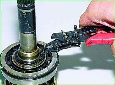 Разборка первичного вала КПП